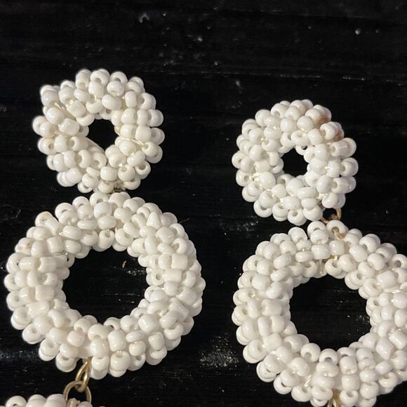 Vintage White Graduated Seed Bead Hoop Dangle Pierced Earrings Geometric 3.5” - Picture 2 of 8